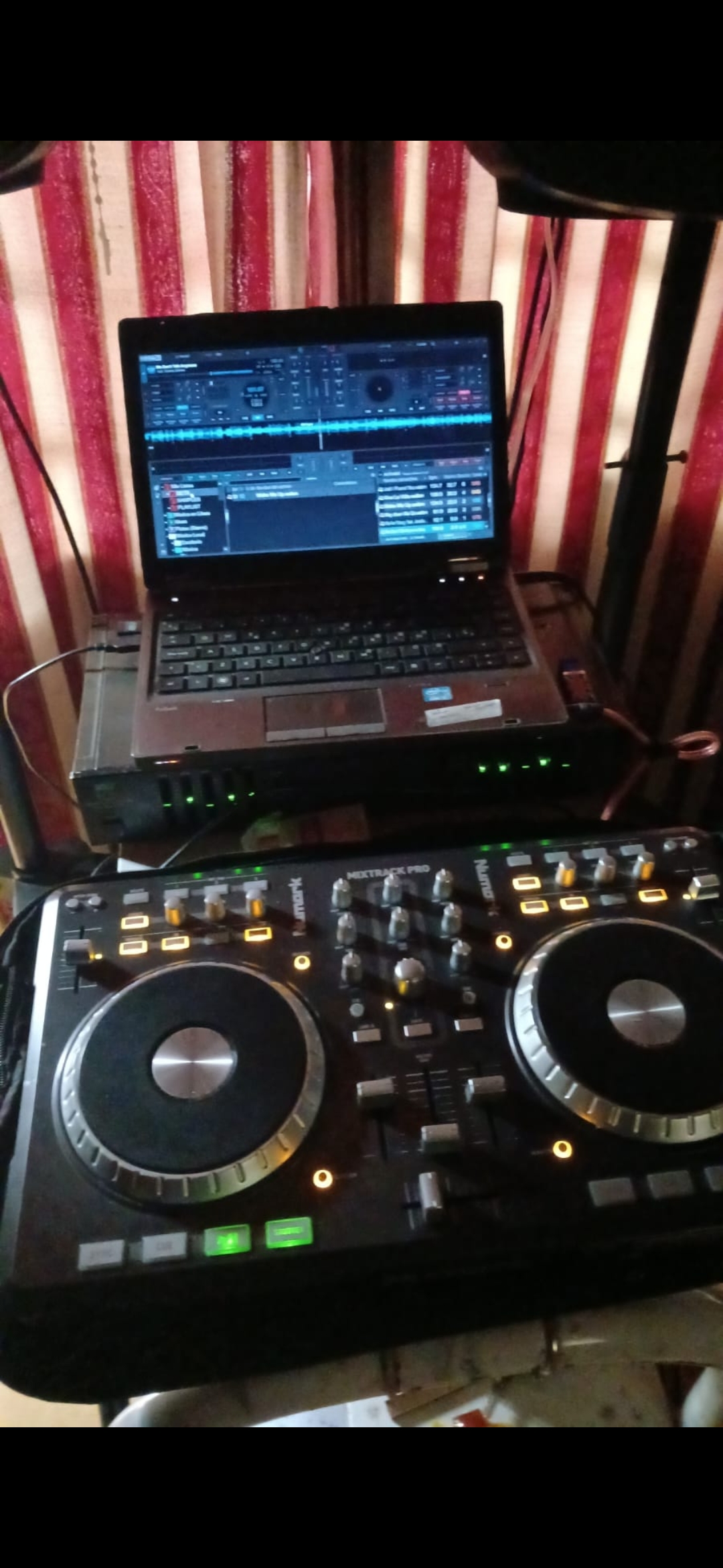 DJ